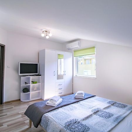 Apartments With A Parking Space Bilice, Krka - 13545 シベニク 部屋 写真