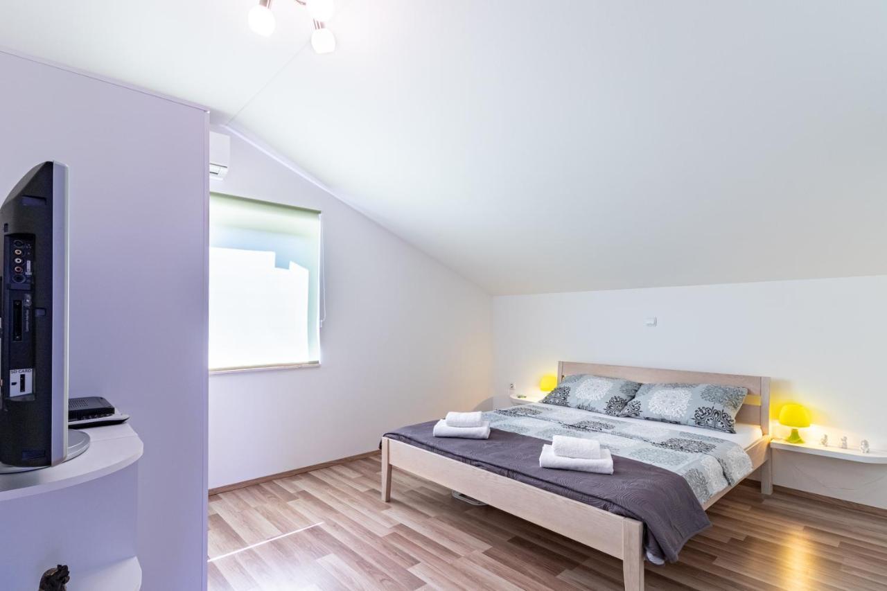 Apartments With A Parking Space Bilice, Krka - 13545 シベニク エクステリア 写真